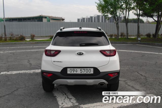 Kia Stonic из Кореи Encar