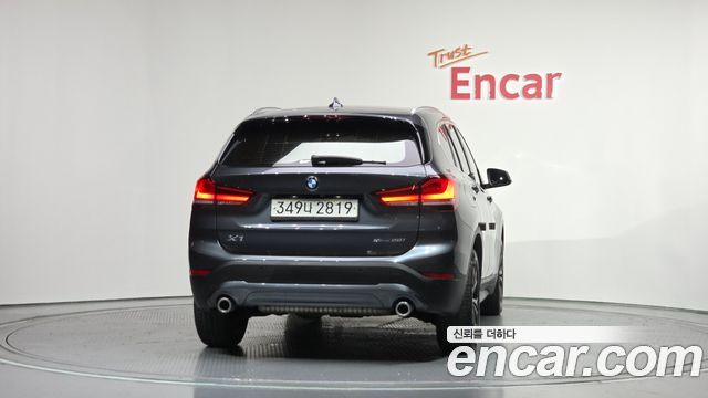 BMW X1 xDrive 20i Advantage — пробег 29 721 км — фото 4 из 5