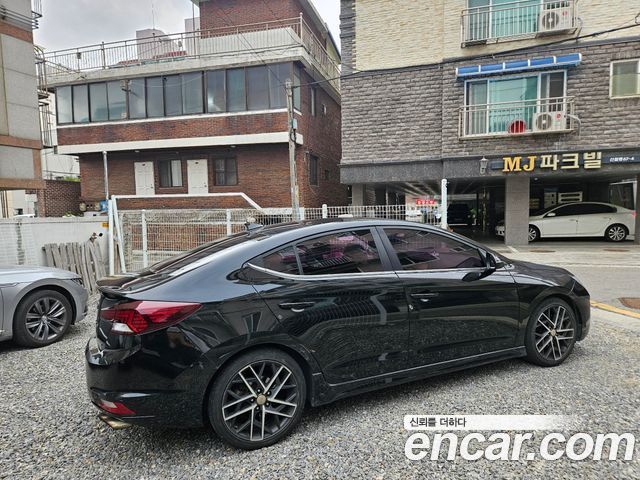 Hyundai AVANTE 1.6 Turbo Sport Premium — пробег 180 000 км — фото 2 из 5