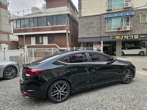 Hyundai AVANTE 1.6 Turbo Sport Premium — пробег 180 000 км — фото 2 из 5