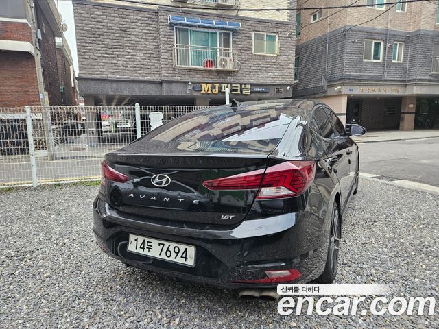 Hyundai AVANTE 1.6 Turbo Sport Premium — пробег 180 000 км — фото 3 из 5
