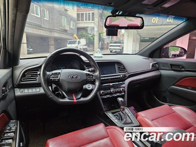 Hyundai AVANTE 1.6 Turbo Sport Premium — пробег 180 000 км — фото 4 из 5