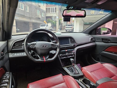 Hyundai AVANTE 1.6 Turbo Sport Premium — пробег 180 000 км — фото 4 из 5