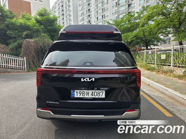 Kia Carnival Gasoline 4-Seater Hi Limousine Signature — пробег 57 547 км — фото 4 из 5