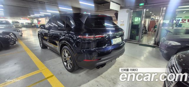 Porsche Cayenne 3.0 E-Hybrid — пробег 71 000 км — фото 2 из 5