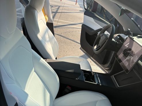 Tesla Model Y Long Range AWD — пробег 8 500 км — фото 5 из 5