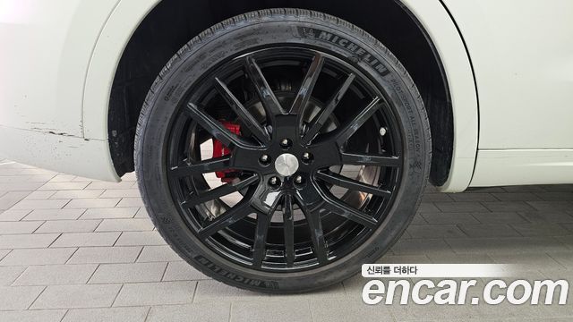 Maserati Levante из Кореи Encar