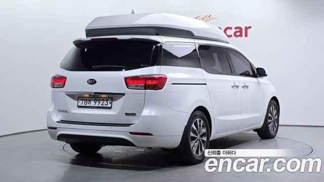Kia Carnival 11-seater Hi-Limousine Prestige — пробег 124 224 км — фото 2 из 5