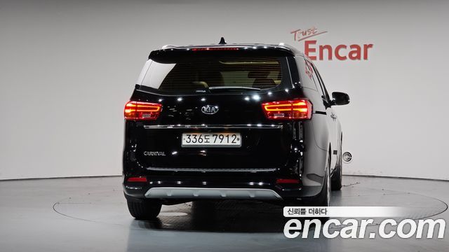 Kia Carnival из Кореи Encar