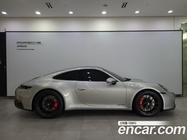 Porsche 911 Carrera GTS — пробег 3 600 км — фото 5 из 5
