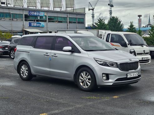 Kia Carnival 11-seater Deluxe — пробег 192 800 км — фото 2 из 5