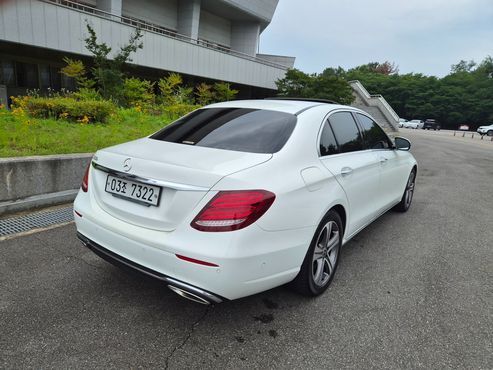 Mercedes-Benz E-Class E300 4MATIC Avnatgarde — пробег 83 000 км — фото 2 из 5
