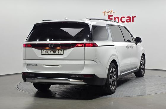 Kia Carnival 9-Seater Signature — пробег 92 896 км — фото 2 из 5