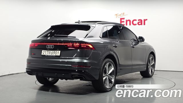 Audi Q8 55 TFSI Quattro Premium — пробег 4 398 км — фото 2 из 5