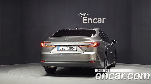 Toyota Camry 2.5 XLE Premium Hybrid — пробег 12 894 км — фото 4 из 5