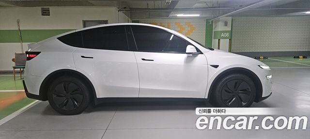 Tesla Model Y Premium RWD — пробег 1 281 км — фото 3 из 5
