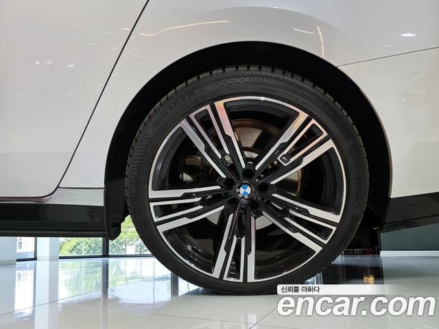 BMW 7-Series 750e xDrive M Sport — пробег 24 000 км — фото 5 из 5