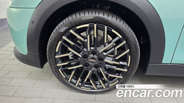 Mini Cooper 5 Door Favoured — пробег 6 486 км — фото 5 из 5
