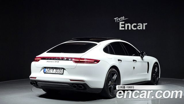 Porsche Panamera 3.0 AWD — пробег 105 736 км — фото 2 из 5