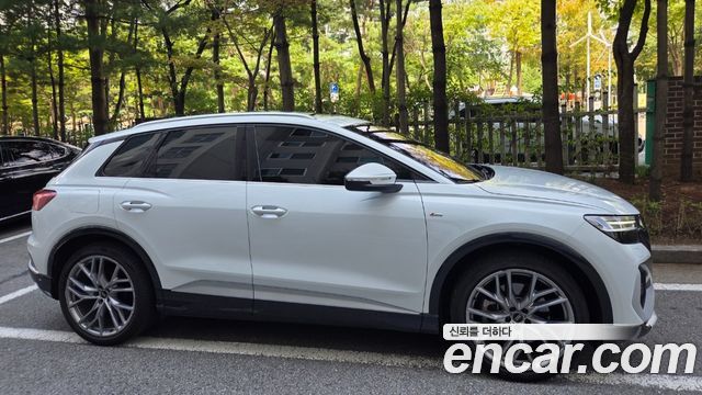 Audi Q4 e-tron 40 Premium — пробег 31 000 км — фото 4 из 5