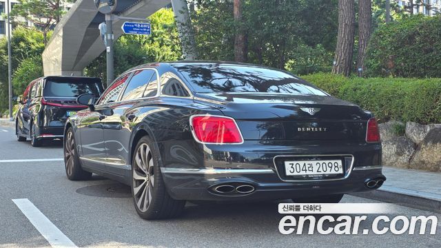 Bentley Flying Spur 4.0 Azure — пробег 8 500 км — фото 4 из 5