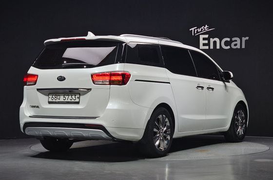 Kia Carnival 9-seater Prestige — пробег 178 967 км — фото 2 из 5