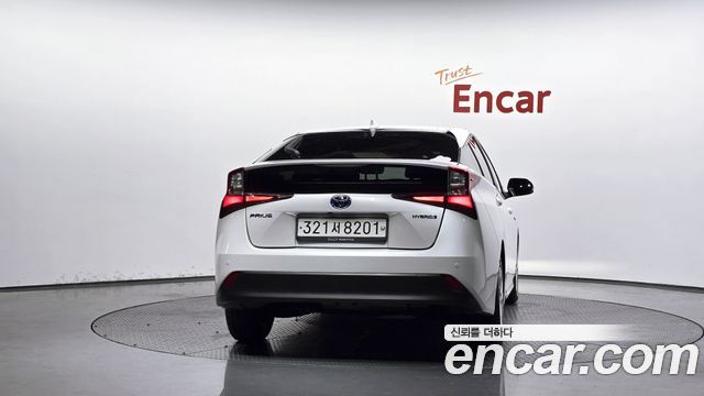Toyota Prius 1.8 — пробег 93 537 км — фото 4 из 5