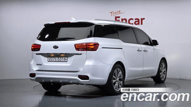 Kia Carnival 9-Seater Prstige — пробег 107 464 км — фото 2 из 5