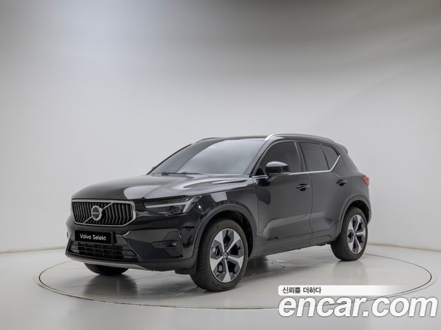 Volvo XC40 B4 Ultra Bright — пробег 12 435 км — фото 1 из 5