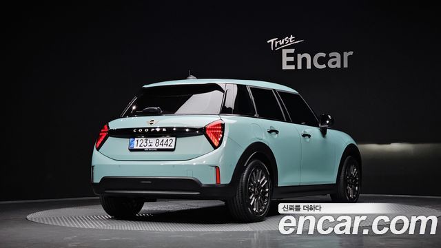 Mini Cooper 5Door Breeze Edition — пробег 5 082 км — фото 2 из 5