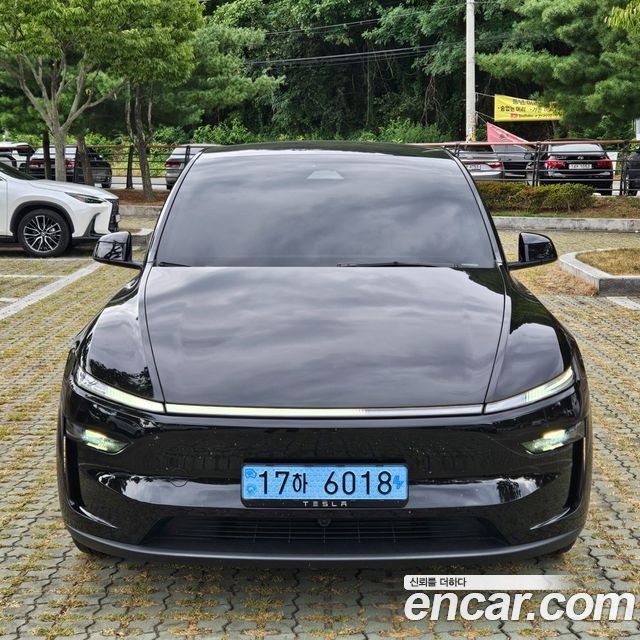 Tesla Model Y RWD — пробег 10 217 км — фото 1 из 5