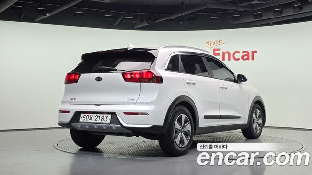 Kia Niro Luxury — пробег 241 919 км — фото 2 из 5