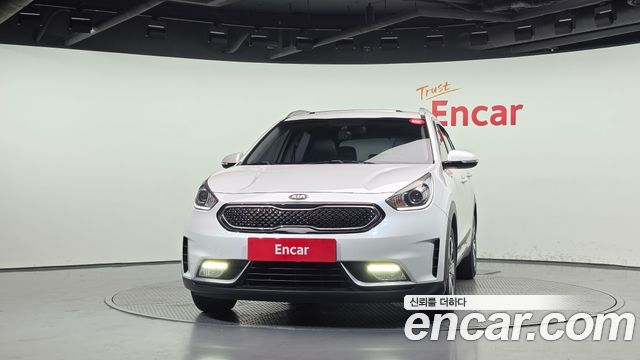 Kia Niro Luxury — пробег 241 919 км — фото 3 из 5