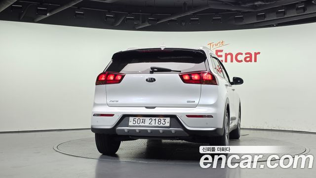 Kia Niro Luxury — пробег 241 919 км — фото 4 из 5