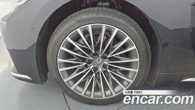 Lexus LS 3.5 Luxury AWD — пробег 3 426 км — фото 5 из 5