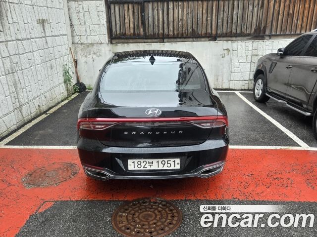 Hyundai Grandeur 2.5 Premium — пробег 106 000 км — фото 4 из 5