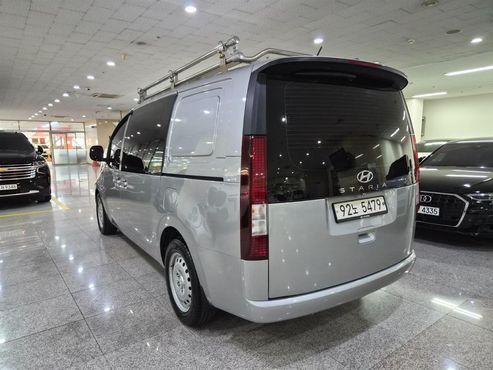 Hyundai Staria Cargo 5-Seater Smart — пробег 184 933 км — фото 3 из 5