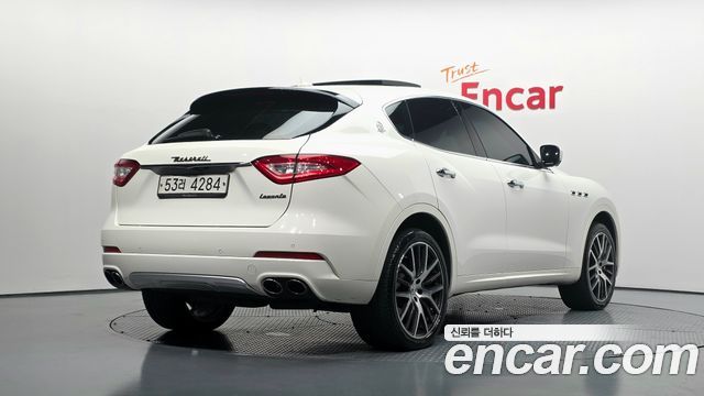 Maserati Levante из Кореи Encar