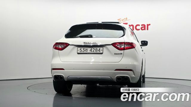 Maserati Levante из Кореи Encar