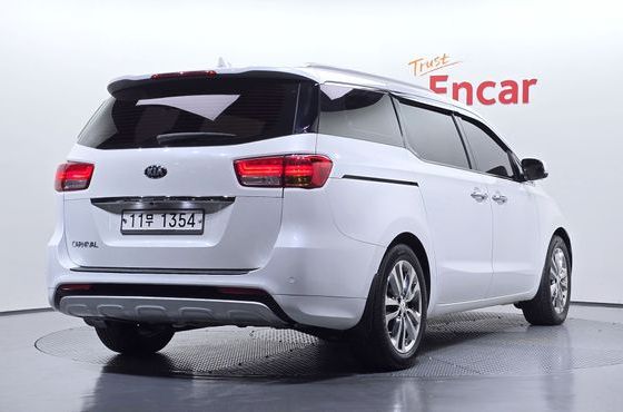 Kia Carnival 9-seater Noblesse — пробег 176 248 км — фото 2 из 5