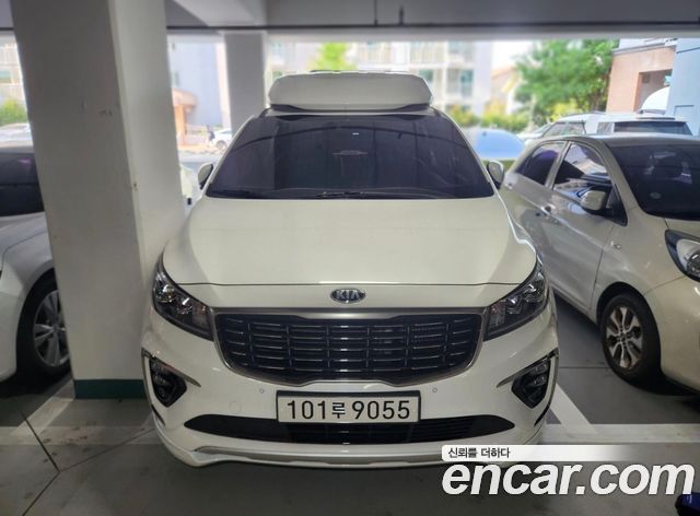 Kia Carnival 9-Seater Hi-Limousine Prestige Hiroof — пробег 53 873 км — фото 3 из 5