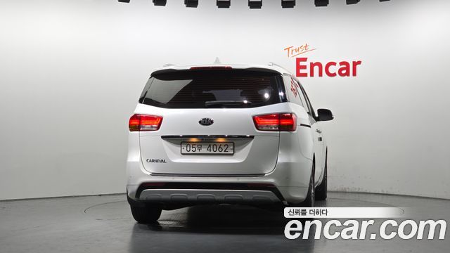 Kia Carnival из Кореи Encar