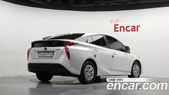 Toyota Prius 1.8 E — пробег 167 069 км — фото 2 из 5