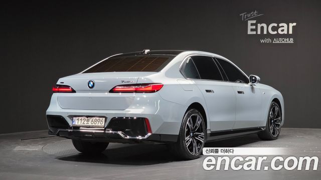 BMW 7-Series 750e xDrive M Sport — пробег 27 556 км — фото 2 из 5