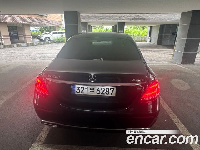Mercedes-Benz E-Class E220d 4MATIC Exclusive — пробег 123 000 км — фото 4 из 5