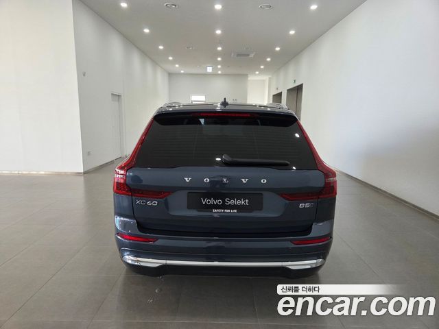 Volvo XC60 B5 Ultra Bright Air Sus — пробег 2 642 км — фото 4 из 5