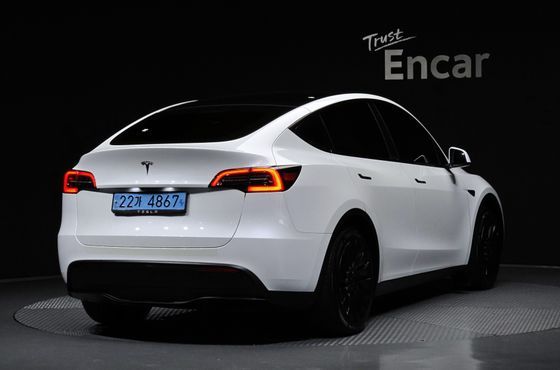 Tesla Model Y RWD — пробег 49 819 км — фото 2 из 5