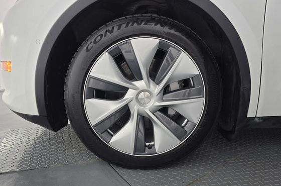 Tesla Model Y Long Range AWD — пробег 91 569 км — фото 5 из 5