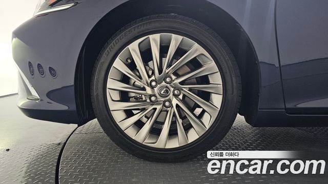 Lexus ES Executive — пробег 6 296 км — фото 5 из 5
