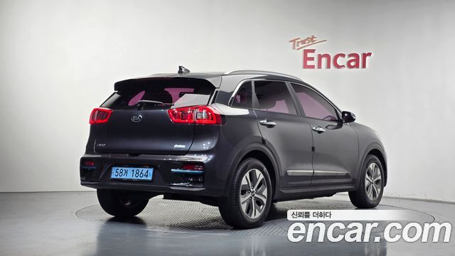 Kia Niro Noblesse — пробег 86 976 км — фото 2 из 5